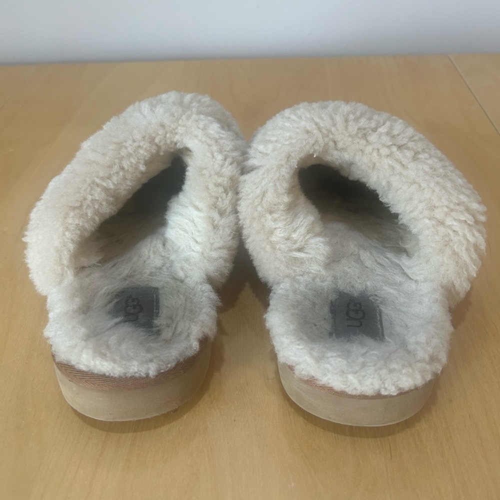 UGG Cream Cozy Knit Slippers Sz 8 - Picture 3 of 6